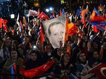 Πόλεμος δημοσκοπήσεων στην Τουρκία – Στήθος με στήθος ΑΚΡ με CHP