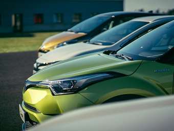 Αυτοκίνητα: Οι Έλληνες αγοράζουν υβριδικά αντί για ηλεκτρικά και βενζινοκίνητα