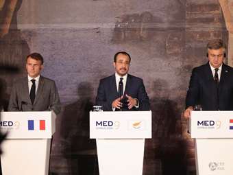 Μακρόν από Κύπρο: Να σταματήσουν οι εξαγωγές όπλων που χρησιμοποιούνται σε Λίβανο και Γάζα