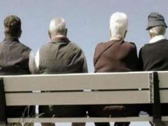 Δημογραφική κρίση: Μείωση πληθυσμού κατά μισό εκατομμύριο – Έρευνα εκπέμπει SOS για την Ελλάδα