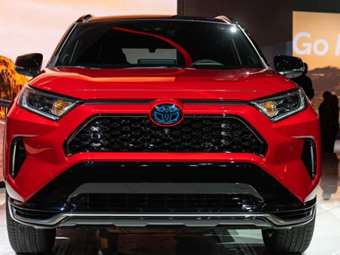 Toyota: Ανακαλεί 1,8 εκατ. οχήματα RAV4 λόγω κινδύνου εκδήλωσης φωτιάς