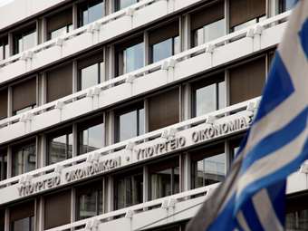 Σε ετοιμότητα το οικονομικό επιτελείο για τις επιπτώσεις από τους δασμούς Τραμπ