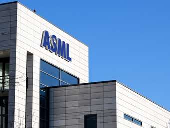 ASML: Κατώτερες των προσδοκιών οι παραγγελίες α' τριμήνου για τον ολλανδικό κολοσσό μηχανών παραγωγής τσιπ