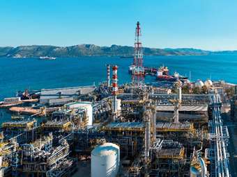 Τα σενάρια για το νέο placement στη HELLENiQ ENERGY (ΕΛΠΕ)