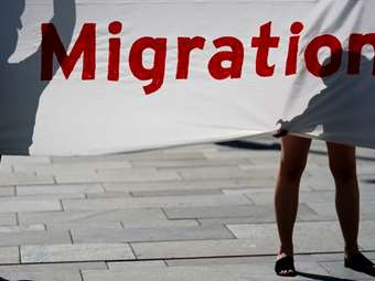 ΚΕΦΙΜ: Ουδέτερη έως θετική η επίδραση της μετανάστευσης στην οικονομία σε Ευρώπη και ΗΠΑ