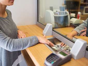 Επιτροπή Ανταγωνισμού: Προβληματικός ο ανταγωνισμός στα επιτόκια καταθέσεων