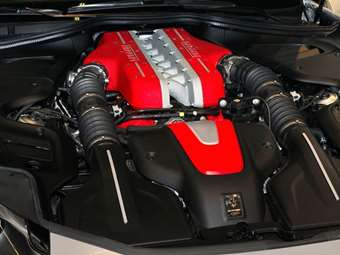 Σε δύο "στρατόπεδα" οι αυτοκινητοβιομηχανίες της Ευρώπης για τους θερμικούς κινητήρες