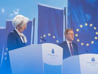 Bloomberg: Σταδιακές μειώσεις των επιτοκίων της ΕΚΤ από τον Ιούνιο βλέπουν οι αναλυτές