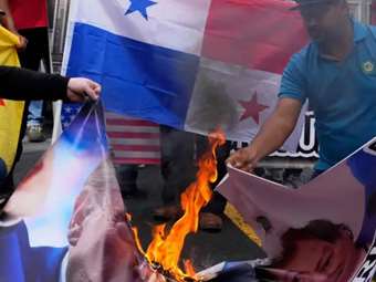 Παναμάς: "Η διώρυγα είναι δική μας" το μήνυμα διαδηλωτών, που έκαψαν ομοίωμα του Τραμπ