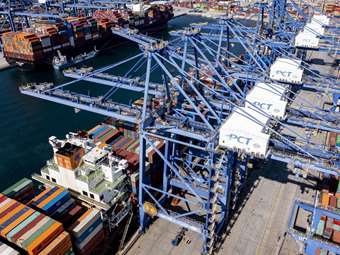 Συνεχίζει να χάνει container o Πειραιάς λόγω Χούθι