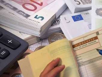 Οι νέες εισφορές για μισθωτούς με μπλοκάκι – Το νέο όριο για την απαλλαγή ασφαλίστρου