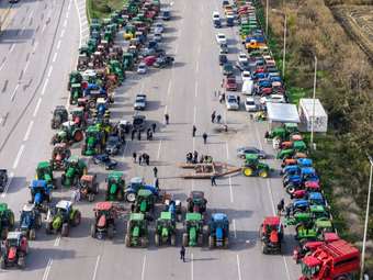 Ενισχύουν τα μπλόκα  οι αγρότες – Ανοιχτή η κυβερνητική πρόσκληση για διάλογο επιμένουν Τσιάρας, Κοντογεώργης