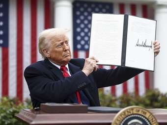 Τραμπ: Μίλησα με τον ηγέτη του Βιετνάμ, θέλει να μειώσει τους δασμούς σε αμερικανικά προϊόντα ακόμη και στο 0%