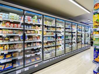 Νησιά και μικρές πόλεις σε πρώτο πλάνο: η ΑΒ Βασιλόπουλος μετατρέπει την εποχικότητα σε επενδυτική ευκαιρία