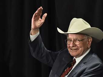 Το μήνυμα Μπάφετ καθώς παραδίδει τα ηνία: "Η Berkshire έχει τις μεγαλύτερες πιθανότητες να είναι εδώ για άλλα 100 χρόνια"