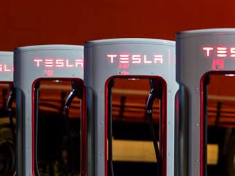 Tesla: Οι μειώσεις τιμών βύθισαν το περιθώριο κέρδους στο πρώτο τρίμηνο