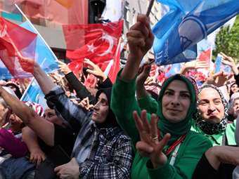 Τουρκία - βουλευτικές εκλογές: Προς καθαρή πλειοψηφία της "Λαϊκής Συμμαχίας" Ερντογάν - Μπαχτσελί με 325 έδρες