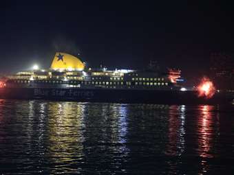 "Blue Star Delos", το πρώτο πλοίο που κατέπλευσε στο λιμάνι του Πειραιά το 2025