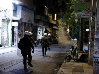 Επίθεση με μολότοφ σε αστυνομικούς τα ξημερώματα στα Εξάρχεια