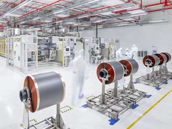 Επιτέλους, μια ευρωπαϊκή αυτοκινητοβιομηχανία φτιάχνει τις δικές της μπαταρίες για ηλεκτρικά αυτοκίνητα