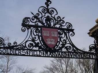 ΗΠΑ: Η κυβέρνηση Τραμπ διακόπτει όλες τις ομοσπονδιακές συμβάσεις με το Χάρβαρντ