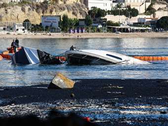 Μαρίνα Ζέας: Στις φλόγες τυλίχτηκαν τέσσερα σκάφη - Από ξύλινο ιστιοφόρο ξεκίνησε η φωτιά