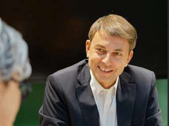 Βασίλης Γκατζέλης: Από την Παπαστράτος στην κορυφή της Philip Morris International