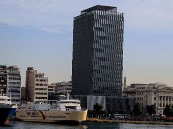 To sold out του Πύργου του Πειραιά, οι τιμές και οι ένοικοι