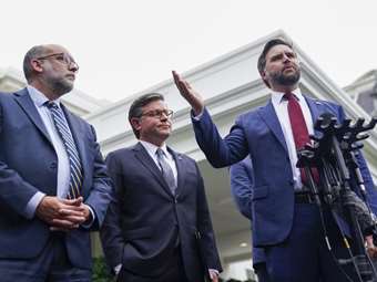 Έκλεισε το ομοσπονδιακό κράτος των ΗΠΑ (shutdown), σε "αργία" εκατοντάδες χιλιάδες δημόσιοι υπάλληλοι - Αδιέξοδο στις διαπραγματεύσεις Τραμπ-Δημοκρατικών