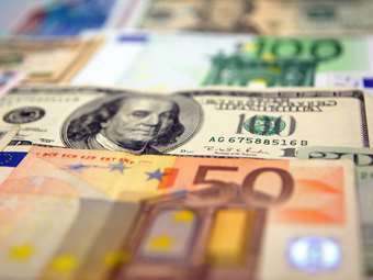 Το ευρώ ενισχύεται 0,14%, στα 1,1069 δολάρια