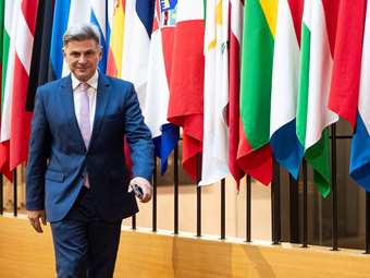 Παρέμβαση Φαραντούρη στην Κομισιόν για τις αυξημένες τιμές ηλεκτρικής ενέργειας