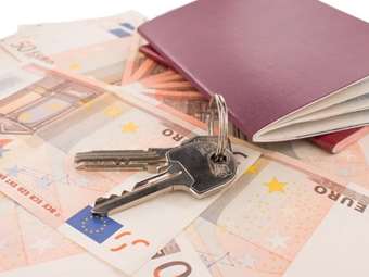 "Φρενάρουν" οι αιτήσεις για νέες άδειες Golden Visa