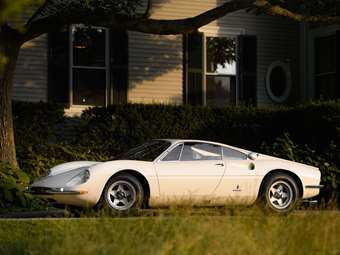 Η άγνωστη ιστορία της μοναδικής τριθέσιας Ferrari