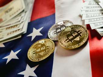 "Βουτιά" στα κρυπτονομίσματα, μετά το διάταγμα Τραμπ για το απόθεμα cryptos