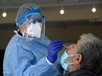 ΕΟΔΥ: 509 εισαγωγές, 7 νέες διασωληνώσεις και 14 θάνατοι από COVID-19