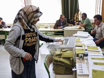 Τουρκία: Ανοίγει δημοσκοπικά η ψαλίδα μεταξύ ΑΚΡ και CHP