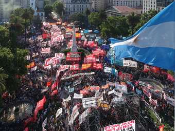 Αργεντινή: Νέα μείωση-έκπληξη των επιτοκίων από το 60% στο 50% από την κεντρική τράπεζα
