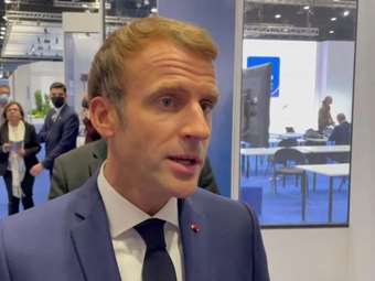 Μακρόν: Οταν η βιομηχανία φθίνει η χώρα καθίσταται ανίκανη να παράξει πλούτο