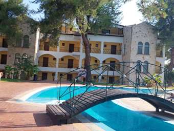 Πλειστηριασμοί: Άλλαξαν χέρια το "Lesse Hotel" και τα ακίνητα της Λάκης Γαβαλάς Α.Ε.