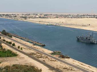 Η μάχη της Διώρυγας του Σουέζ για την επιστροφή στον χάρτη της ναυσιπλοΐας