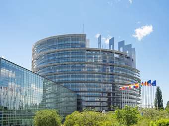 Qatargate: Το Ευρωπαϊκό Κοινοβούλιο αναθεωρεί τους κανόνες για το lobbying πρώην μελών του