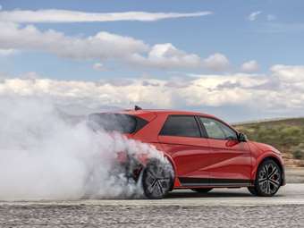 Γιατί η Hyundai δηλώνει αντίθετη στη μάχη ιπποδύναμης των ηλεκτρικών