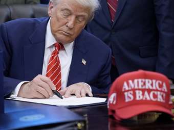 Ο Τραμπ αναδιαμορφώνει το αξίωμα με τρόπους που η Δεξιά μπορεί να μετανιώσει