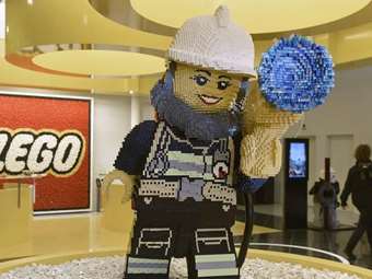 Lego: Τα "λουλούδια" έδωσαν ώθηση 12% στα έσοδα στο εξάμηνο