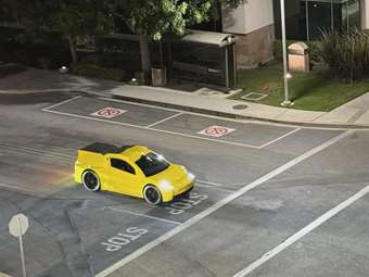 Ο Έλον Μασκ ετοιμάζεται να παρουσιάσει τα ρομποταξί αλλά χρειαζόταν και άλλο χρόνο