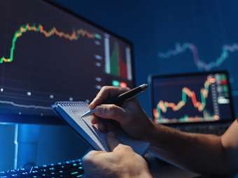 Ευρωαγορές: "Βουτιά" 3% τον Μάρτιο ενόψει των δασμών Τραμπ