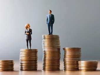 Υψηλότεροι κατά 13,4% οι μισθοί των ανδρών το 2024 - Πάνω από 25% το χάσμα αμοιβών στον κλάδο των ΜΜΕ