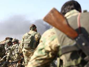 Η Ρωσία βοηθά τον συριακό στρατό να "απωθήσει" αντάρτες στη βόρεια Συρία