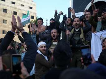 Έφτασε στη Δαμασκό ο ηγέτης των τζιχαντιστών ανταρτών -  Απαγόρευση κυκλοφορίας και ισραηλινά πλήγματα