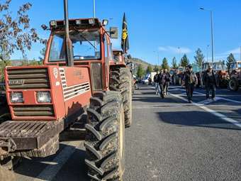 Μέτρα για τους αγρότες: Αυξημένη επιστροφή ΕΦΚ και αποζημιώσεις για ζημιές άνω του 30%